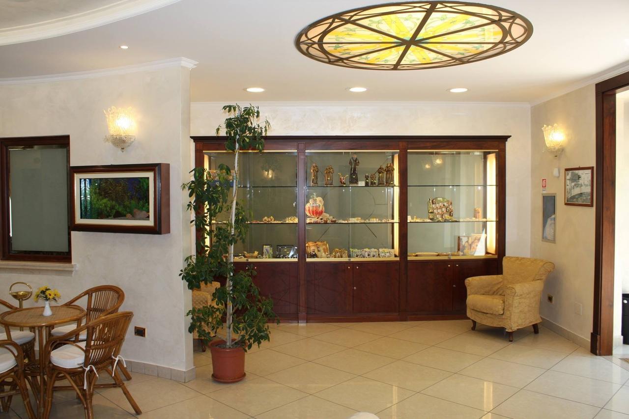 Hotel Di Cosmo 圣乔瓦尼·罗通多 外观 照片